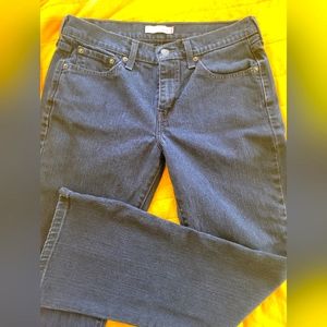 Levi's 515 bootcut in Dark Blue is almost black  size 8